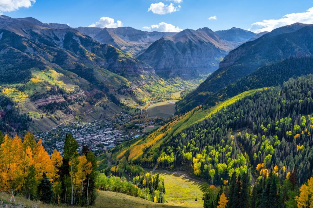 Photo by <a href="https://unsplash.com/@bchen22?utm_source=unsplash&utm_medium=referral&utm_content=creditCopyText">Bell C.</a> on <a href="https://unsplash.com/photos/a-river-running-through-a-valley-LyvNI2-FJdk?utm_source=unsplash&utm_medium=referral&utm_content=creditCopyText">Unsplash</a>